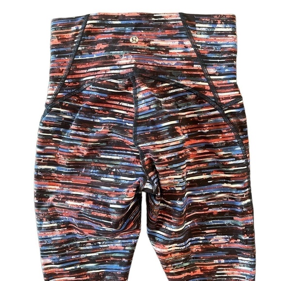 Lululemon Train Times 7/8 Pant 25", Hinshu Alpine White Multi / Black, Size 4 - Picture 6 of 7